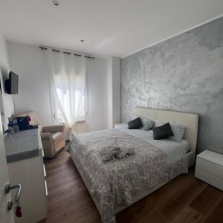 La Casa Del Giglio Otel Albenga Dış mekan fotoğraf