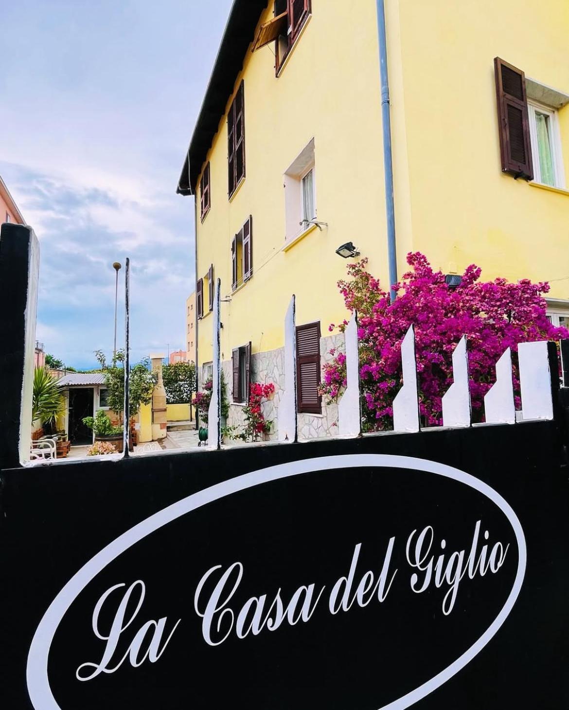 La Casa Del Giglio Otel Albenga Dış mekan fotoğraf