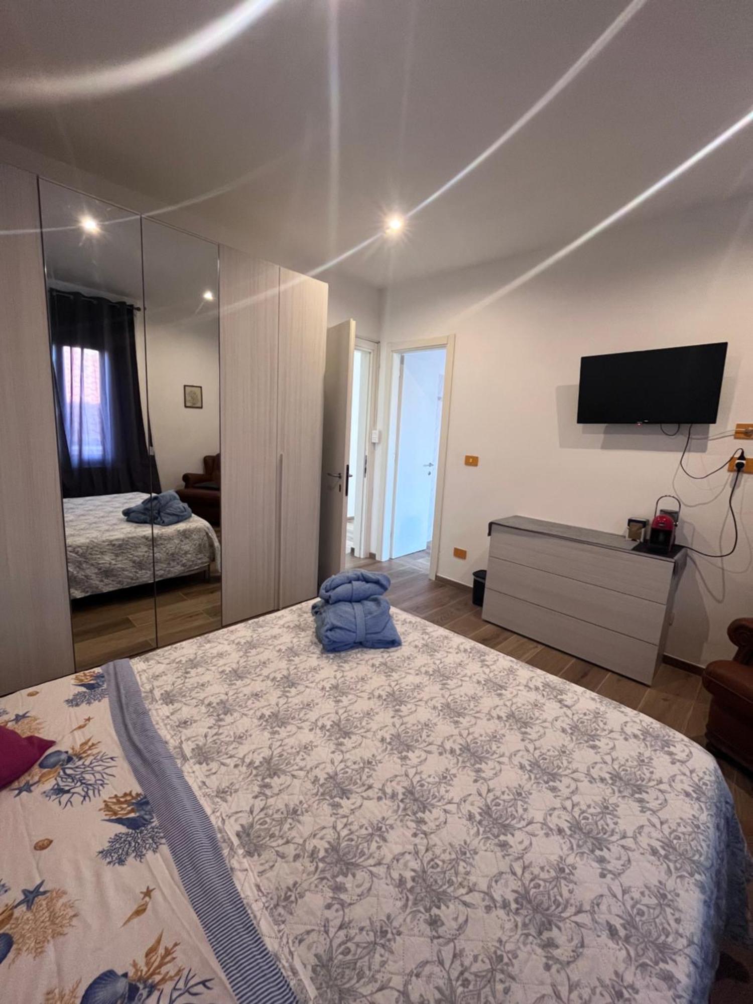 La Casa Del Giglio Otel Albenga Dış mekan fotoğraf