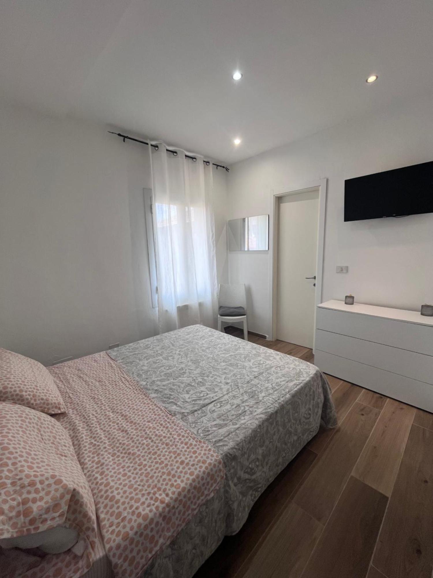 La Casa Del Giglio Otel Albenga Dış mekan fotoğraf